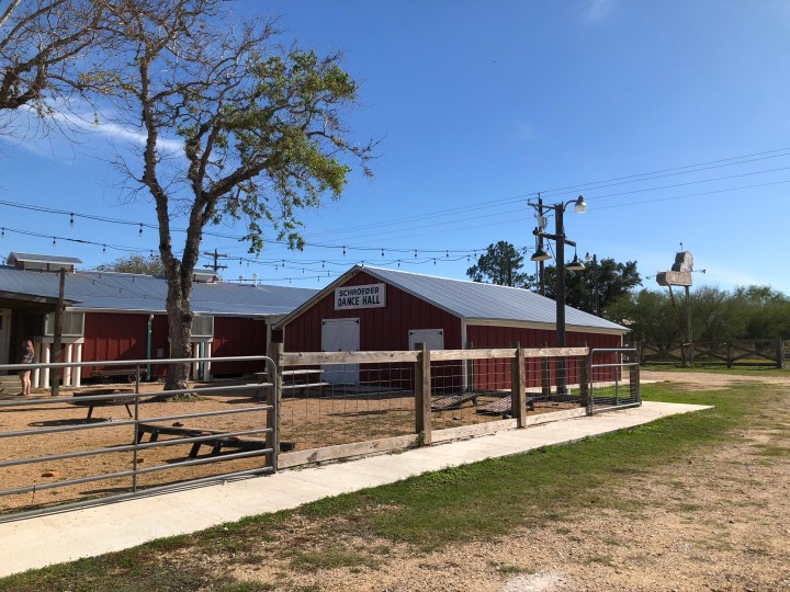 E6387336-B260-4EC1-8891-730605B4472C